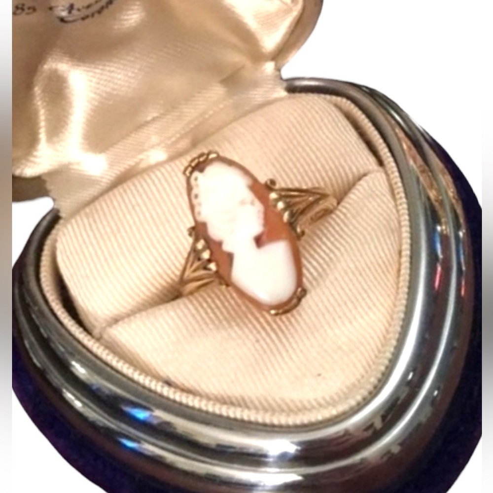Antique Victorian 14k gold Carved  Shell cameo ring